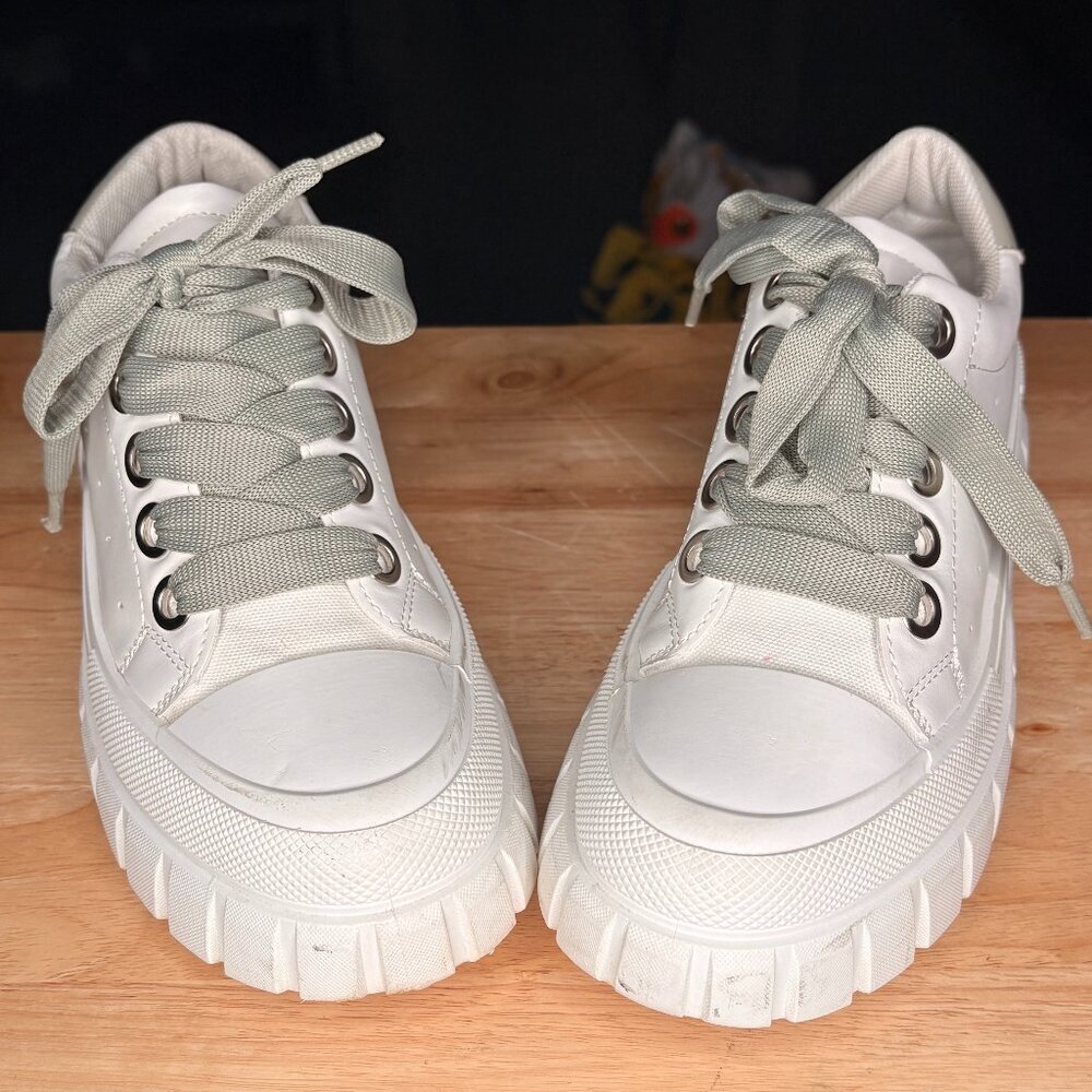 Qupid platform sneakers | women sz 40 | white gray | GUC - Picture 4 of 8